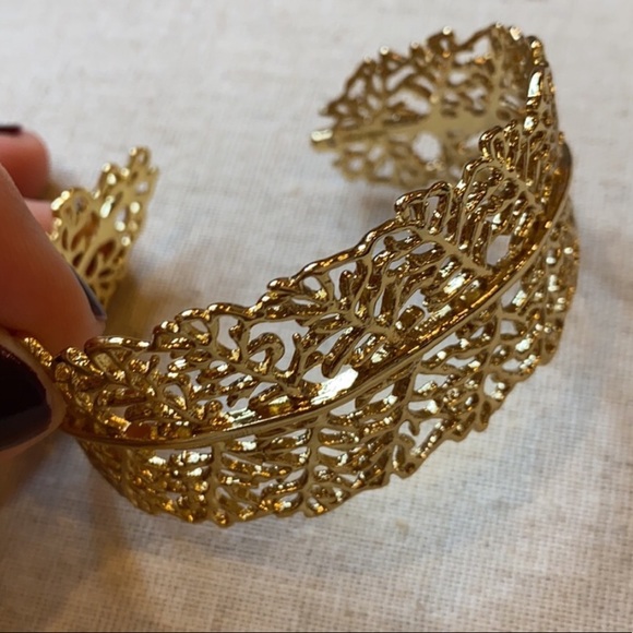 Stella & Dot | Dainty Gold⚜️‘Retired’ Gold Grace Cuff Bracelet - Picture 9 of 16